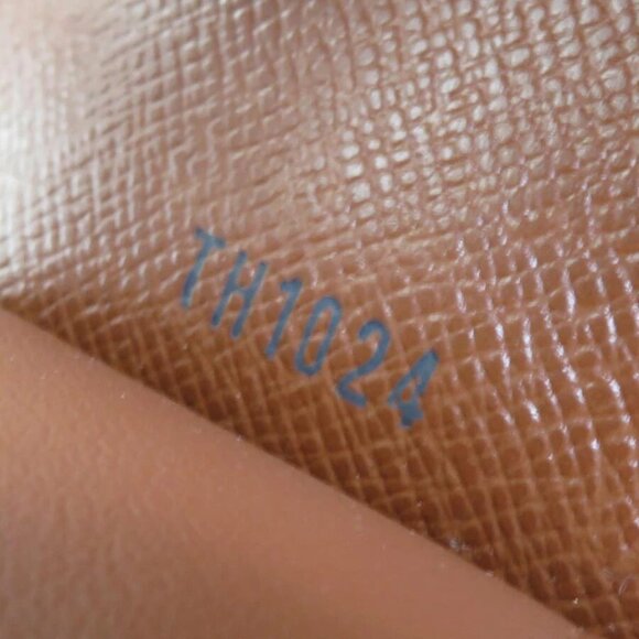 LOUIS VUITTON Monogram Multicles 4 Key Case Brown/Gold - Picture 8 of 8